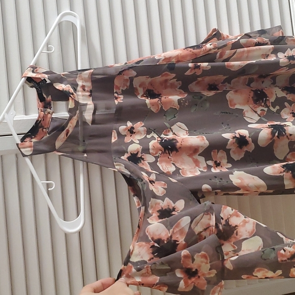 Flowy Floral Dress - Picture 2 of 14